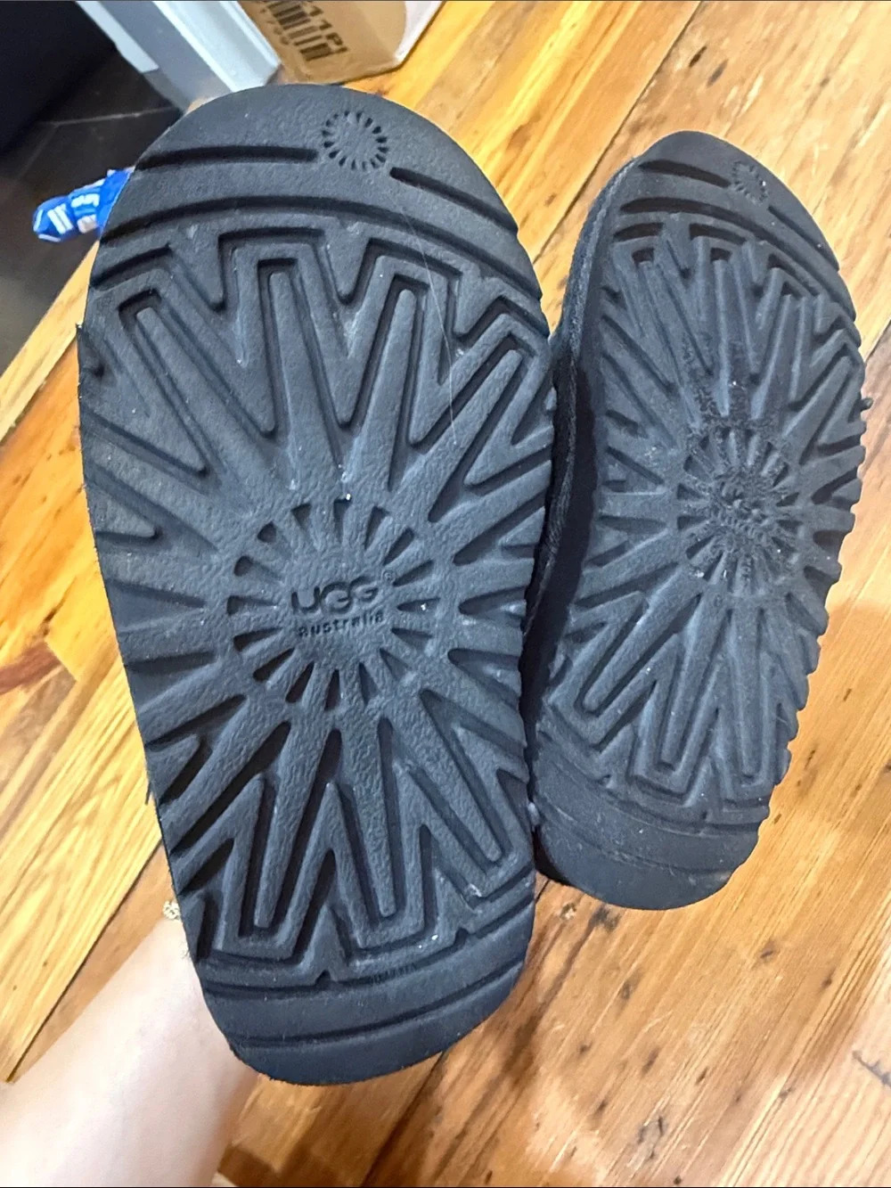 UGG Kids Toddler Black Plush-Lined Shearling Boots Size 9
